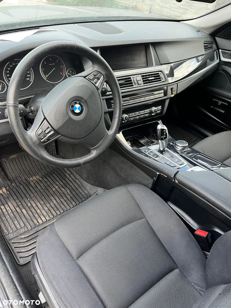 BMW Seria 5 530d xDrive - 12