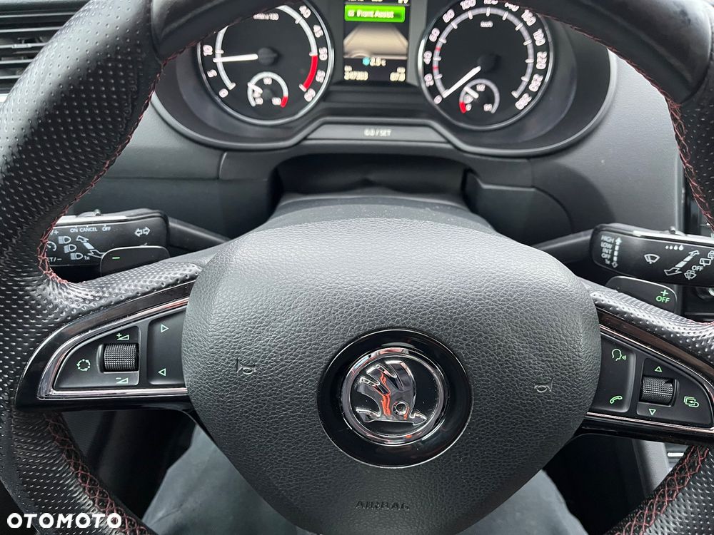 Skoda Octavia 2.0 TDI DSG RS - 26