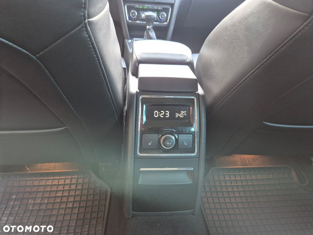 Skoda Superb 2.0 TDI Elegance DSG - 20