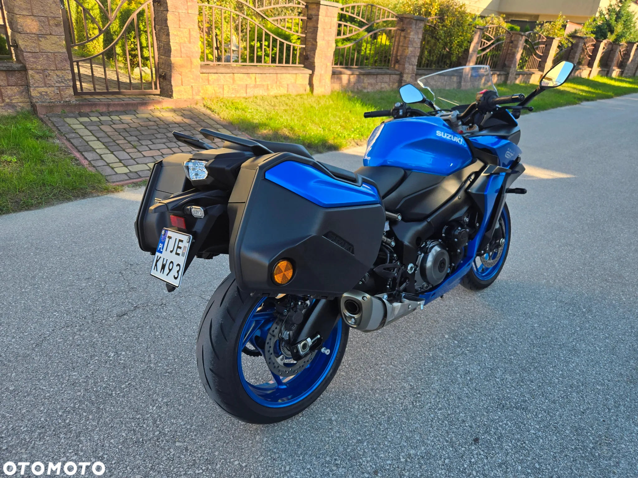 Suzuki GSX - 12