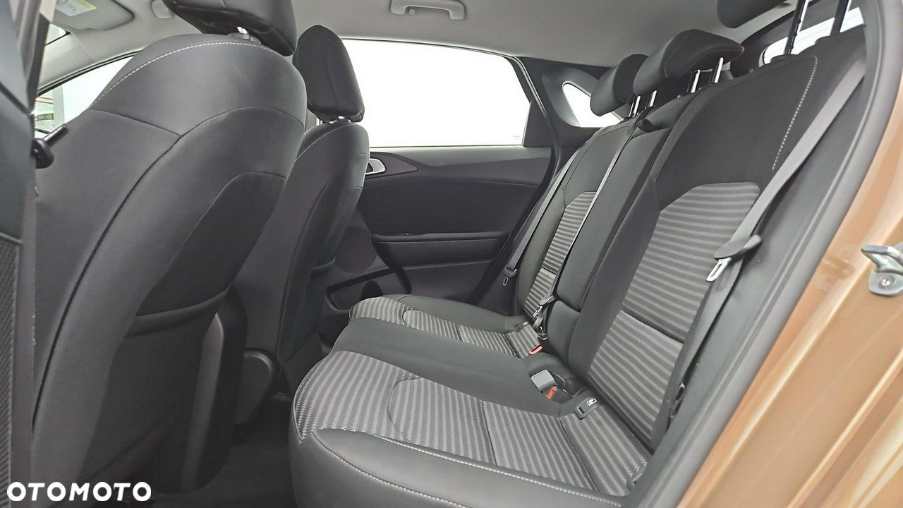 Kia Ceed 1.5 T-GDI M - 23