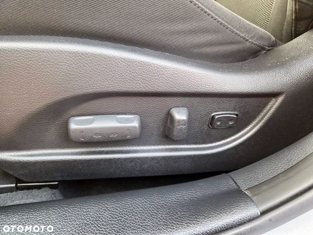 Hyundai i40 Kombi blue 1.7 CRDi DCT Premium - 21