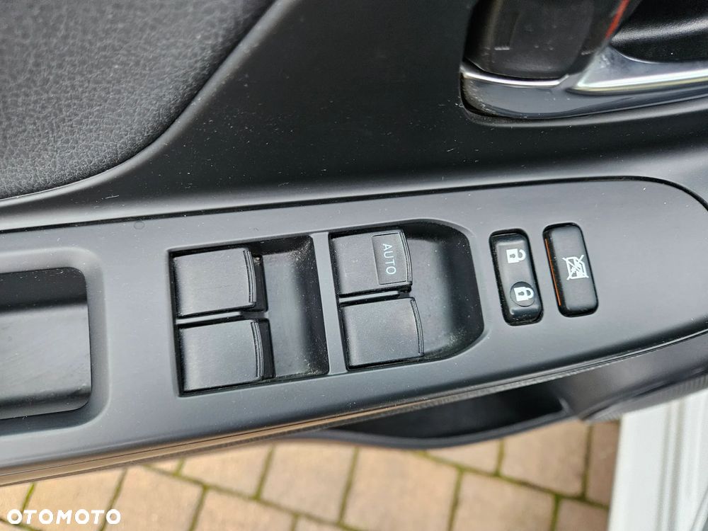 Toyota Yaris Hybrid 100 Selection - 16