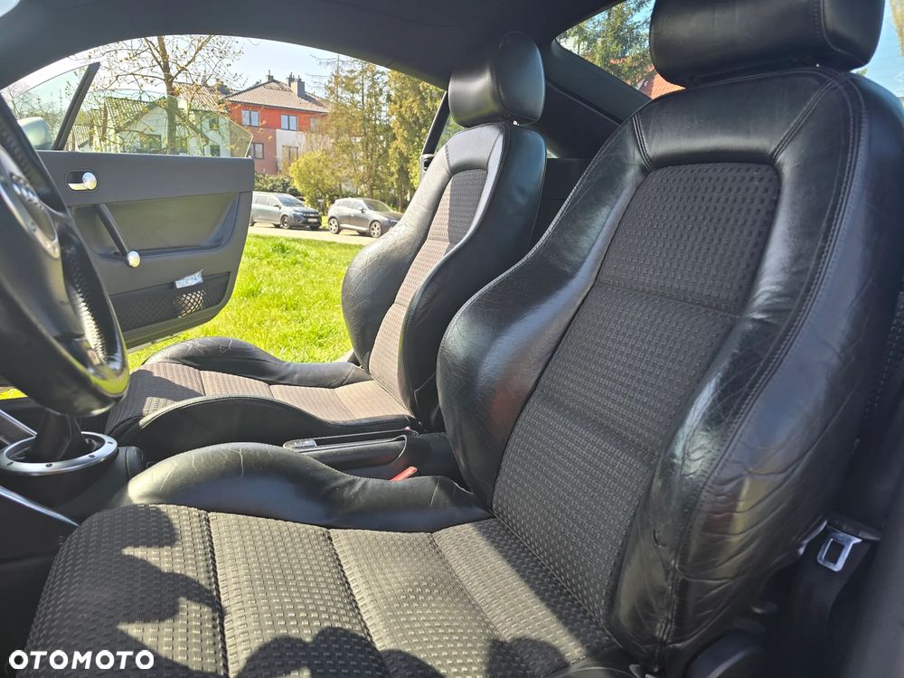 Audi TT Coupé 1.8T Quattro - 14