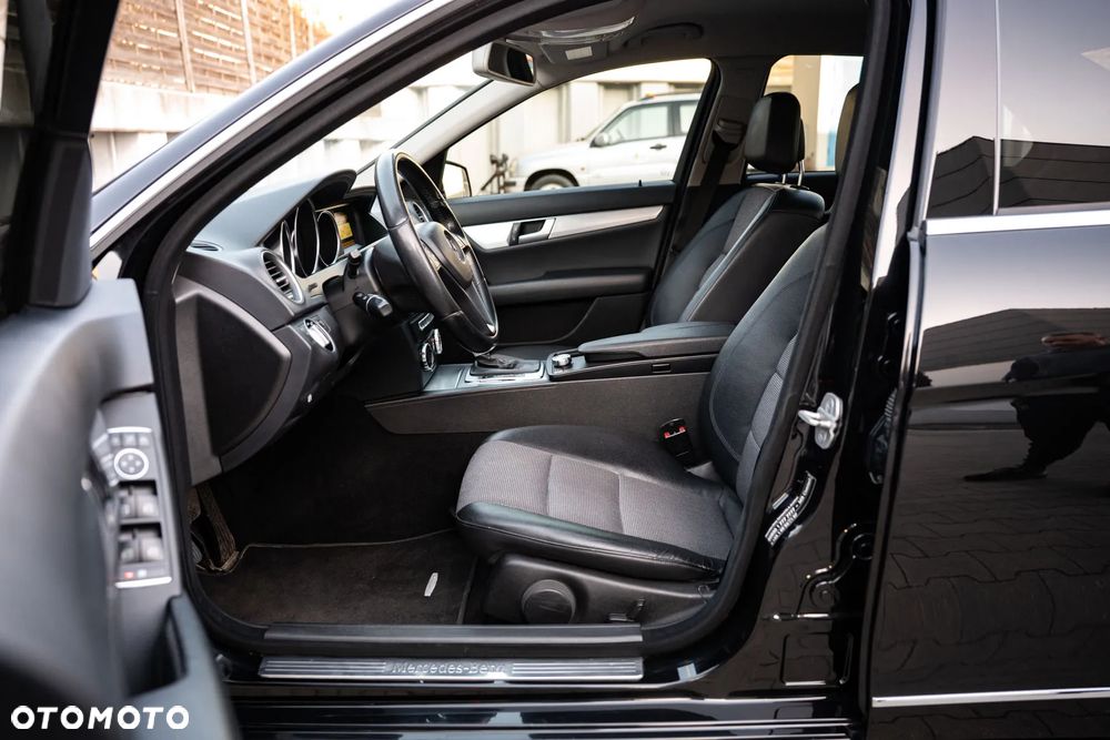 Mercedes-Benz Klasa C 220 CDI BlueEff 4-Matic Avantgarde - 12