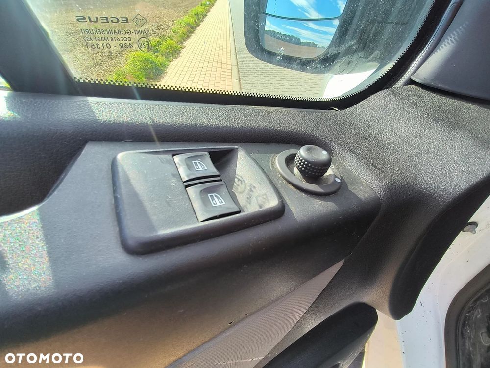 Renault Trafic - 16