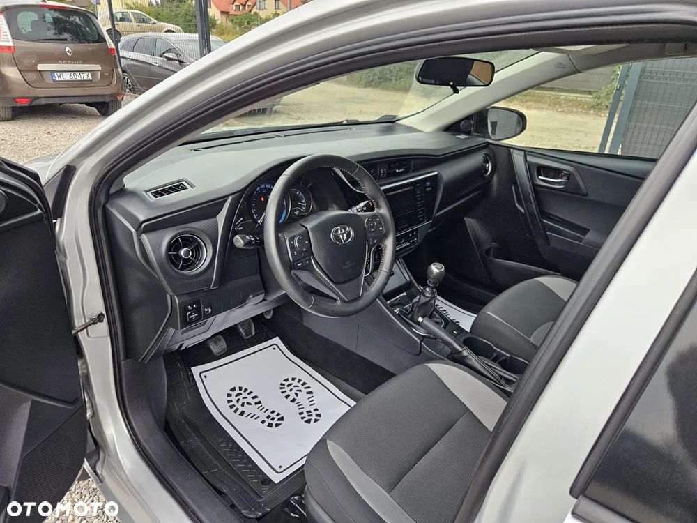 Toyota Auris 1.6 Premium - 20