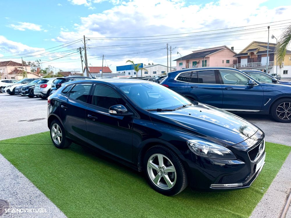 Volvo V40 2.0 D2 Momentum - 4