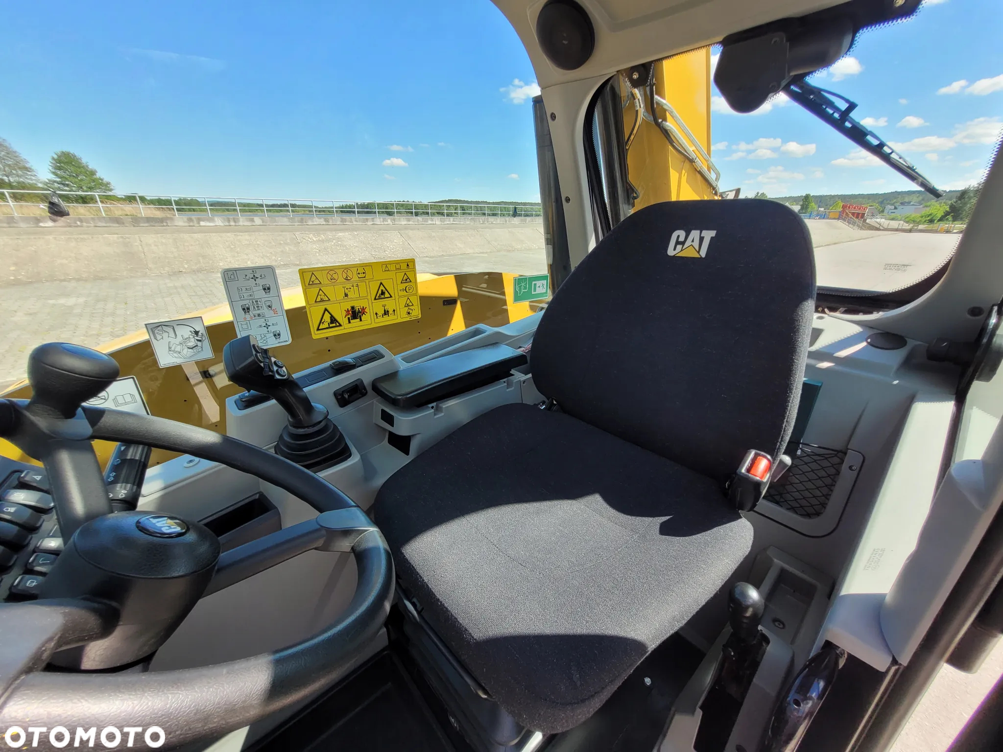 Caterpillar TH408D - 15