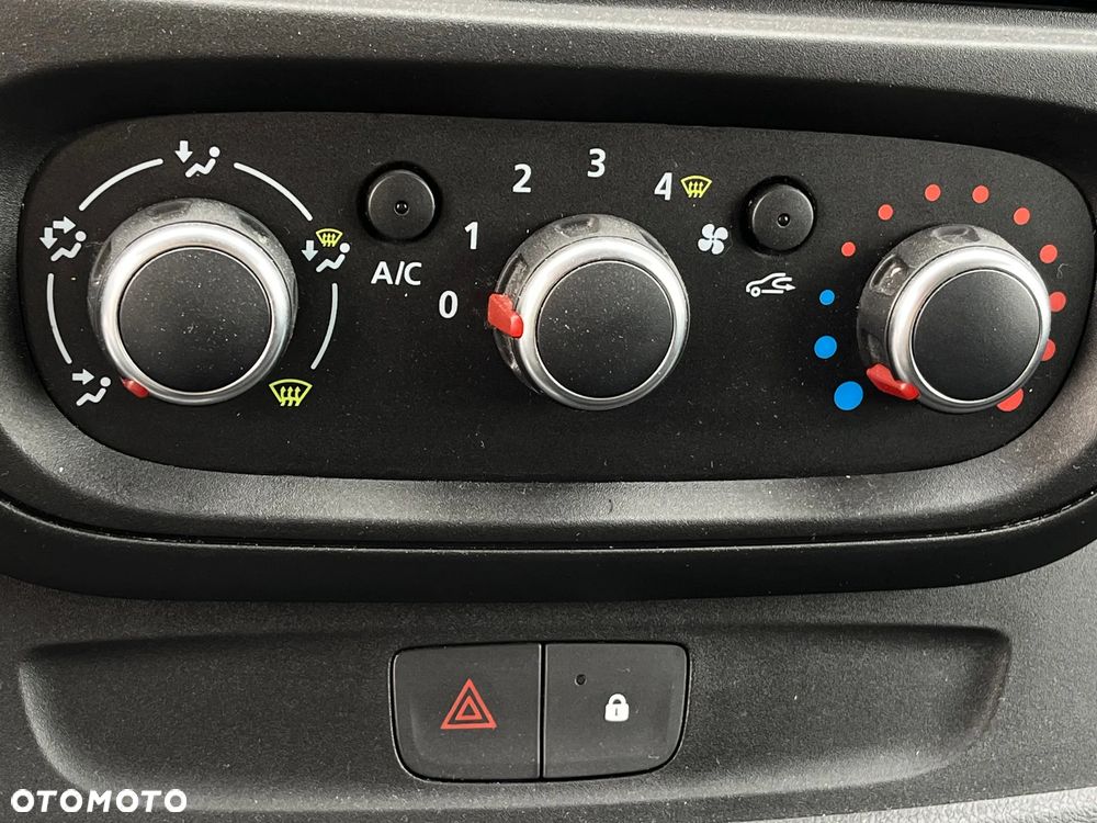 Renault Trafic - 26