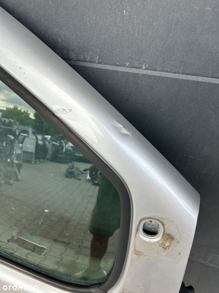 Renault Trafic II Vivaro Primastar drzwi prawy przód srebrne prawe przednie - 3