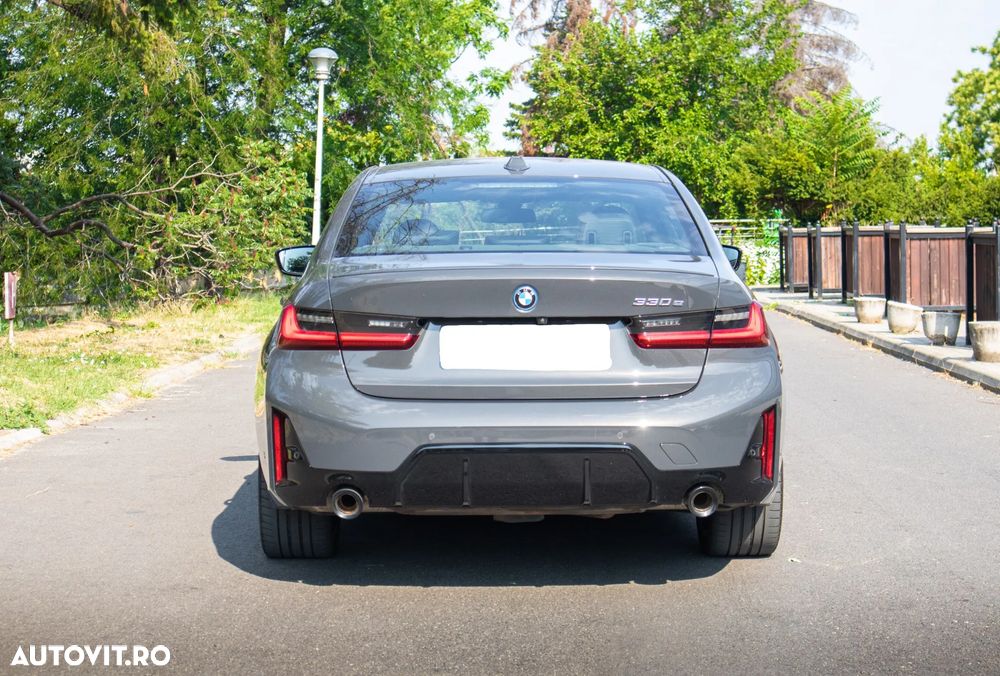 BMW Seria 3 330e Aut. M Sport - 40