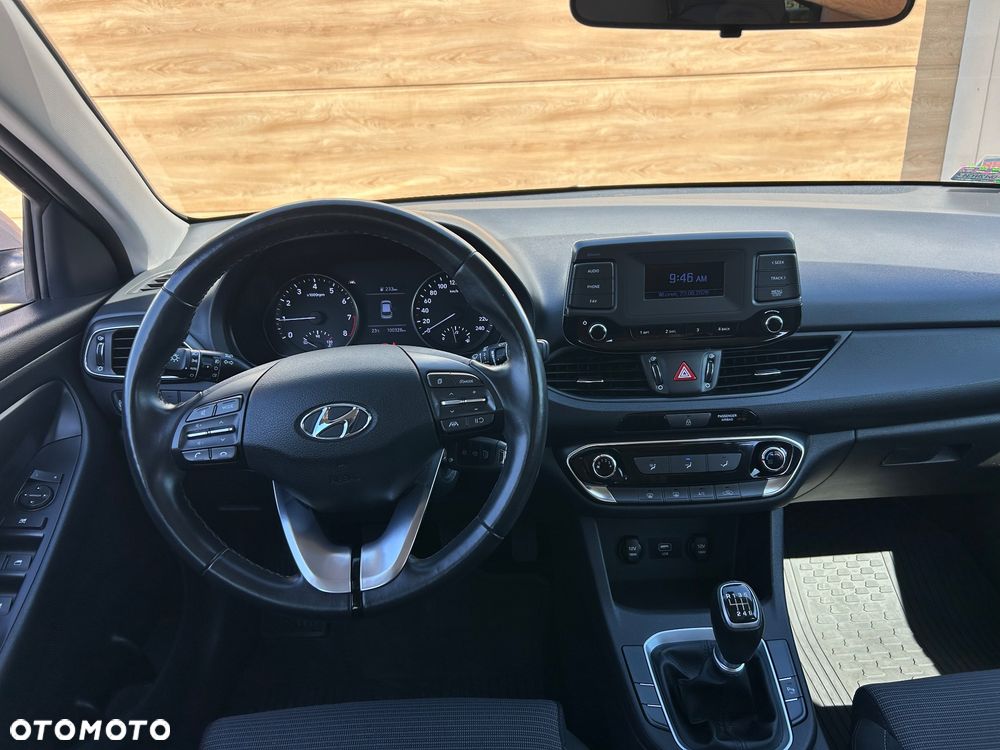 Hyundai i30 1.5 DPI Classic + - 13