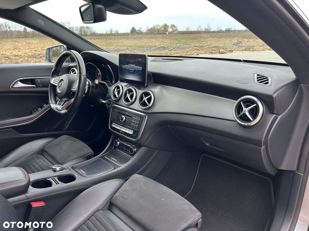 Mercedes-Benz CLA 180 7G-DCT AMG Line - 16