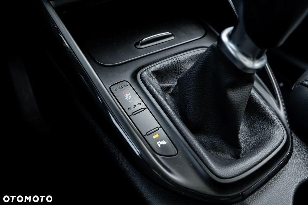 Kia Carens 1.6 GDI S 7os - 36