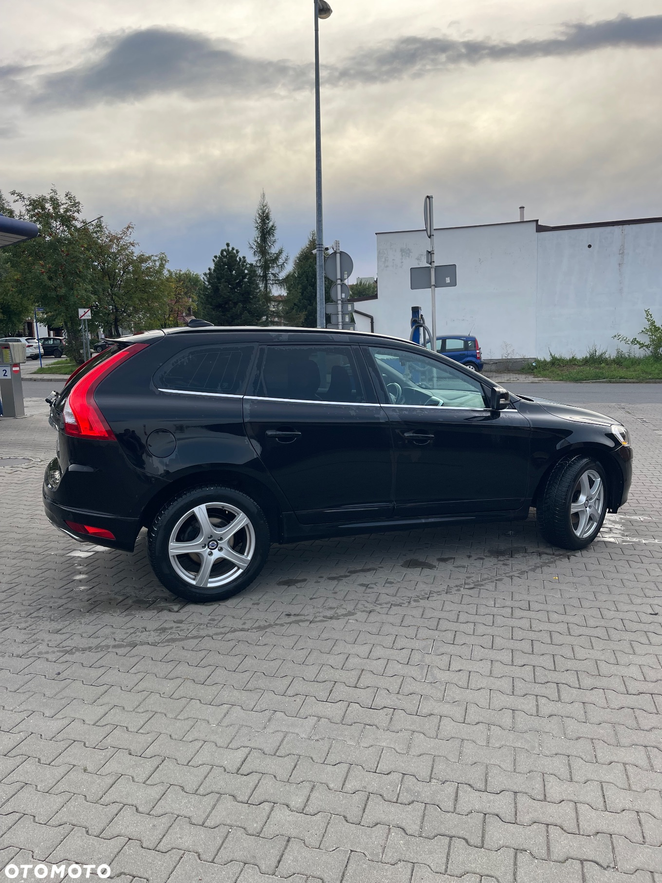 Volvo XC 60 D4 Drive-E Momentum - 4