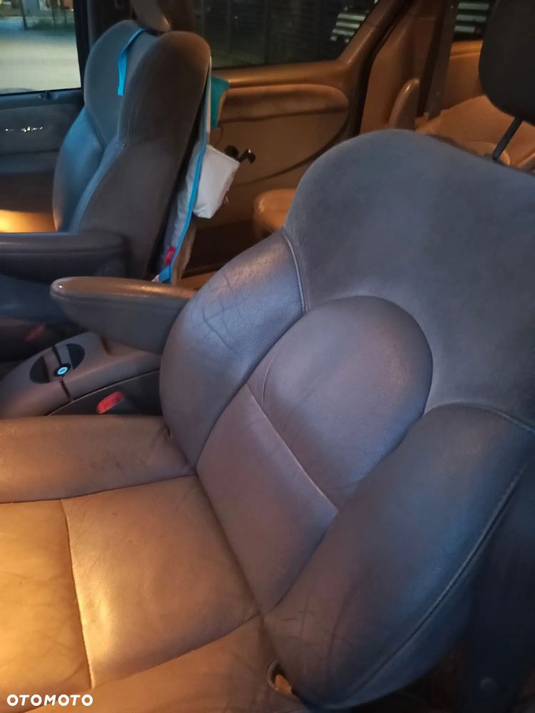 Chrysler Town & Country 3.8 - 6