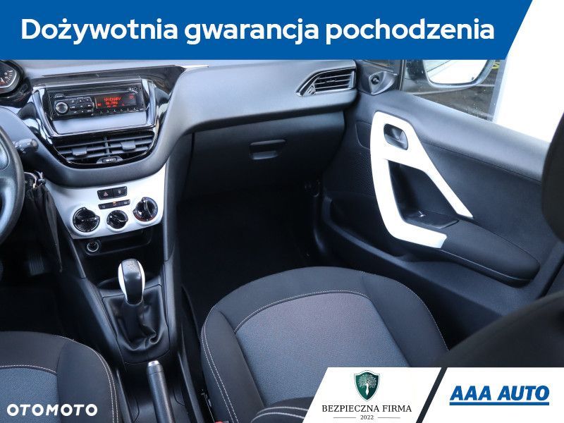 Peugeot 208 - 10