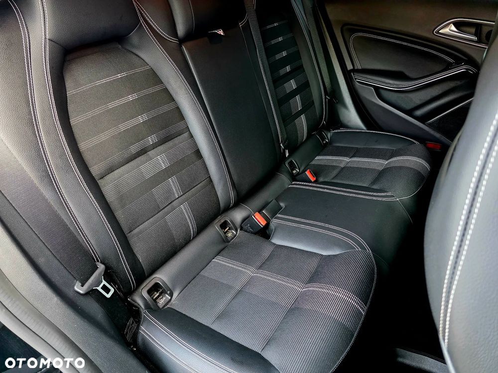 Mercedes-Benz CLA 200 Urban - 15