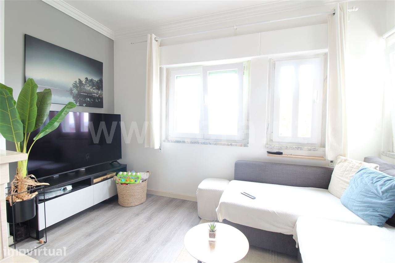 Apartamento T2 com varanda ; Quinta do Conde - Grande imagem: 2/17