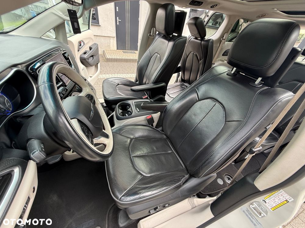 Chrysler Pacifica - 14