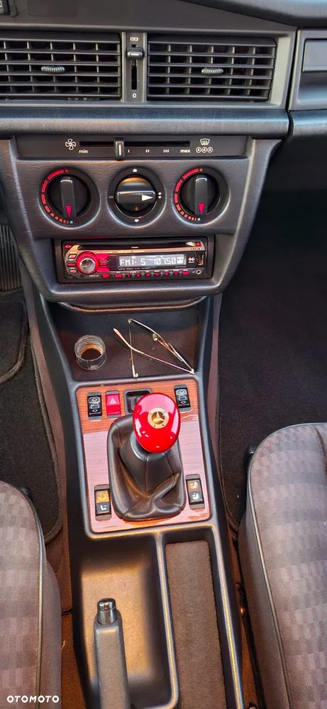 Mercedes-Benz W201 (190) - 10