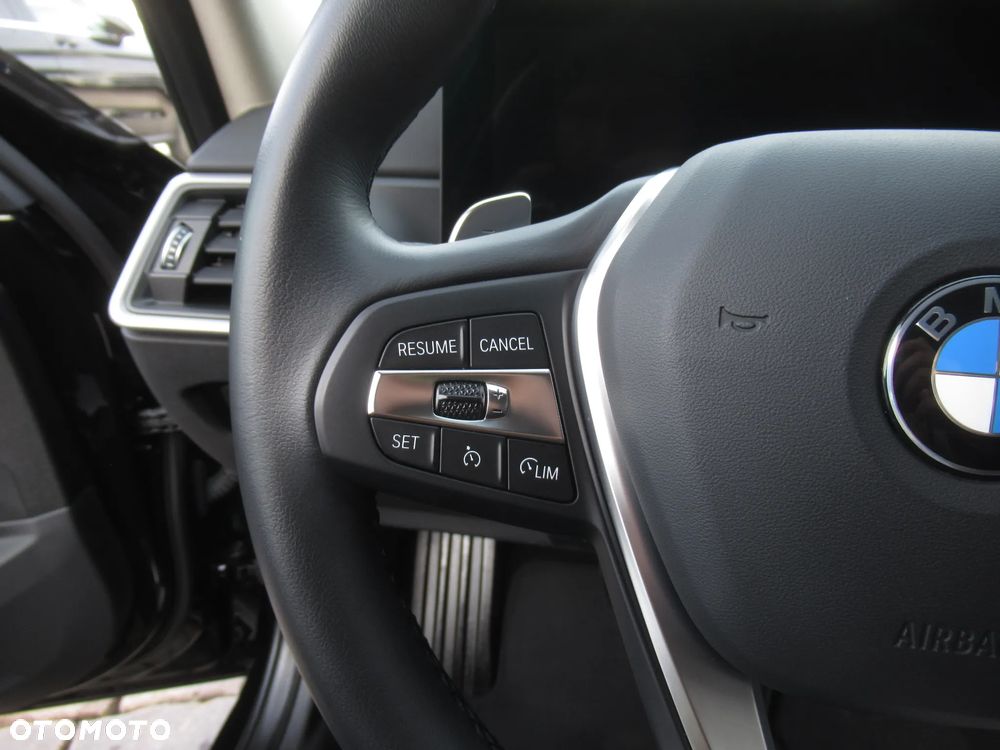 BMW Seria 3 318i - 12