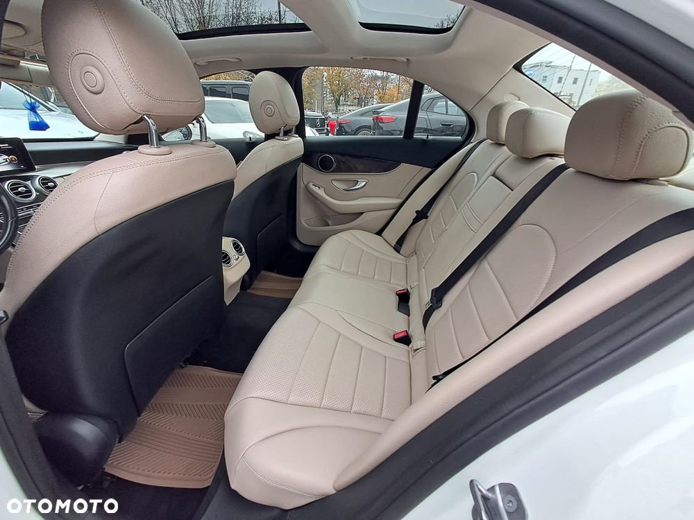 Mercedes-Benz Klasa C 300 7G-TRONIC - 16