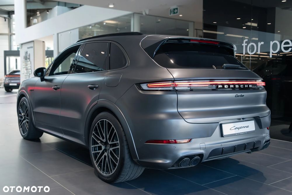 Porsche Cayenne Turbo E-Hybrid PHEV - 6