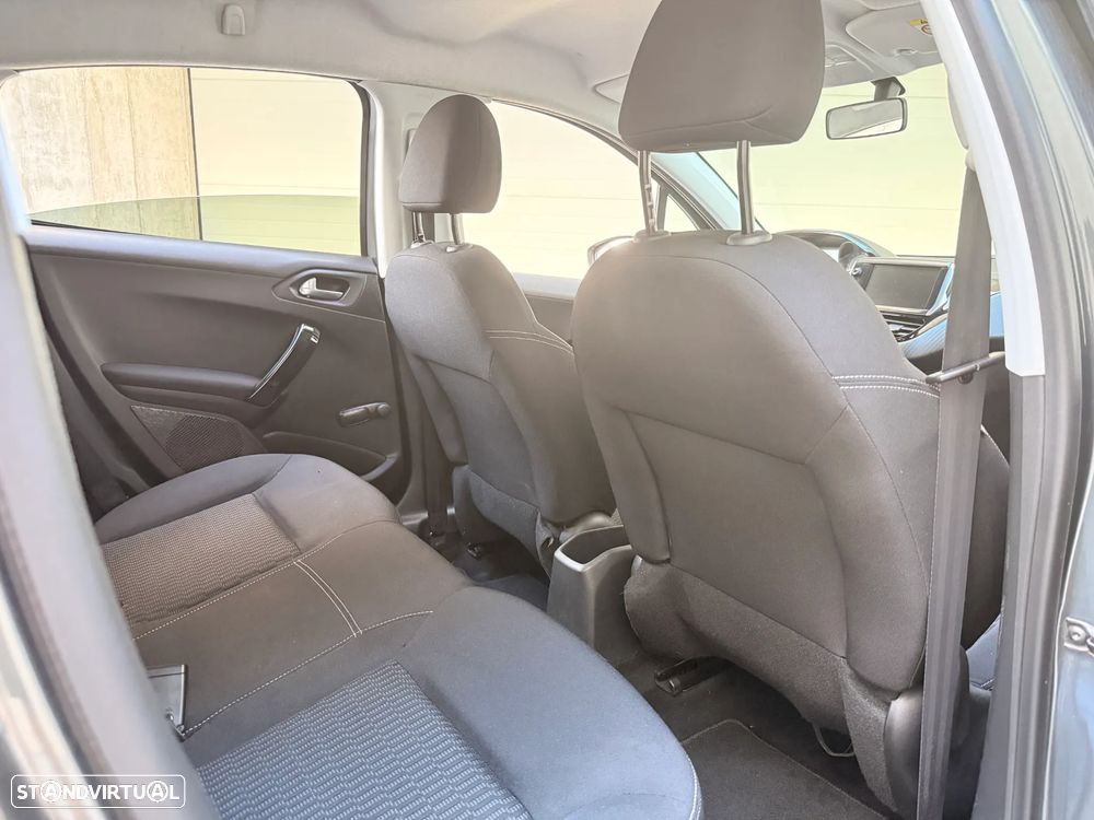 Peugeot 208 1.2 PureTech Style - 24