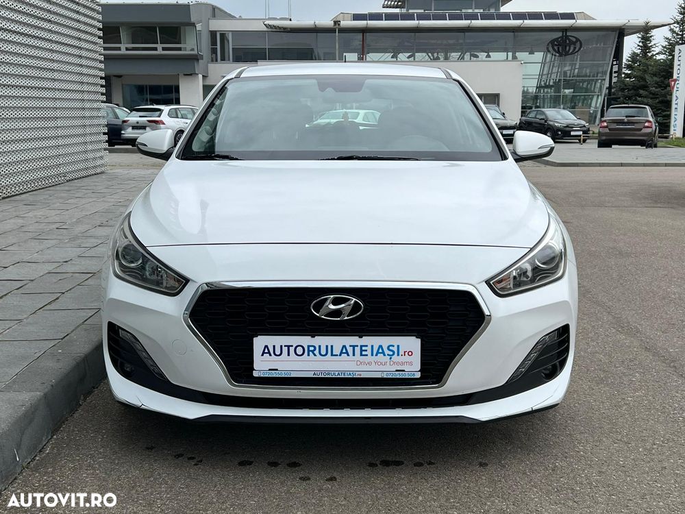 Hyundai i30 1.4 100CP 5DR M/T Comfort - 9
