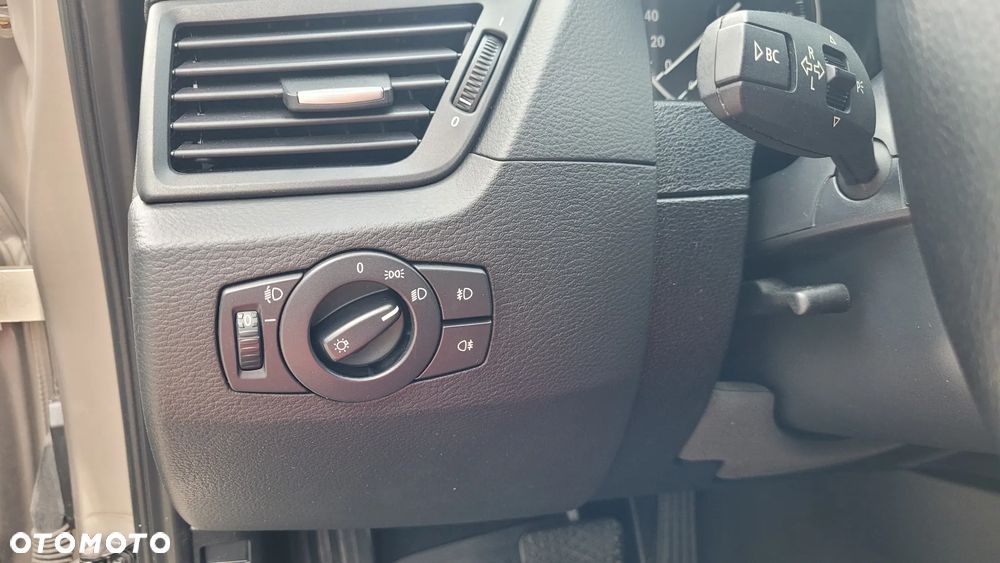 BMW X1 sDrive18i - 11