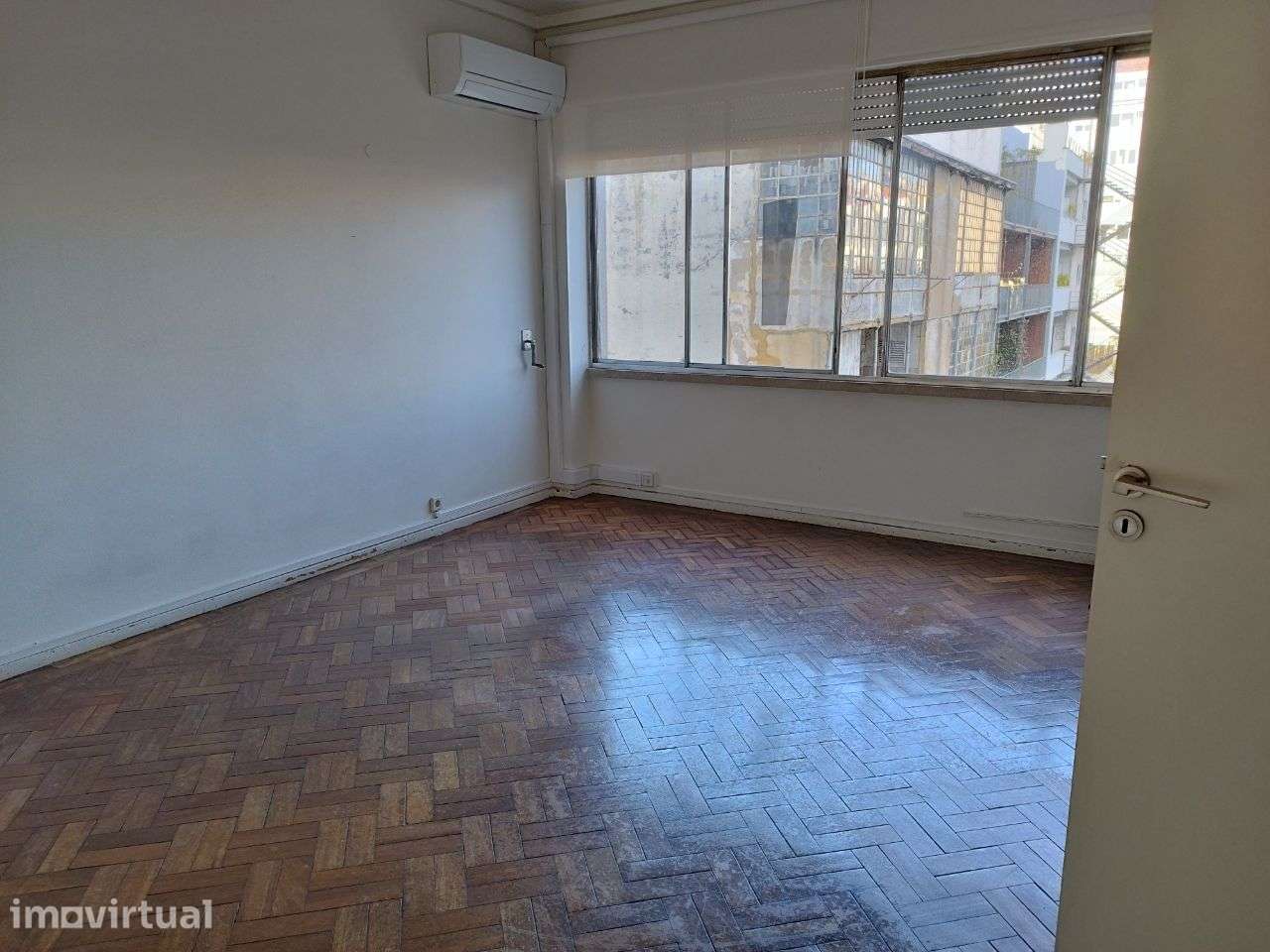 Sala para arrendar na Av. República - EXCLUSIVO ADVOGADOS - Grande imagem: 3/4