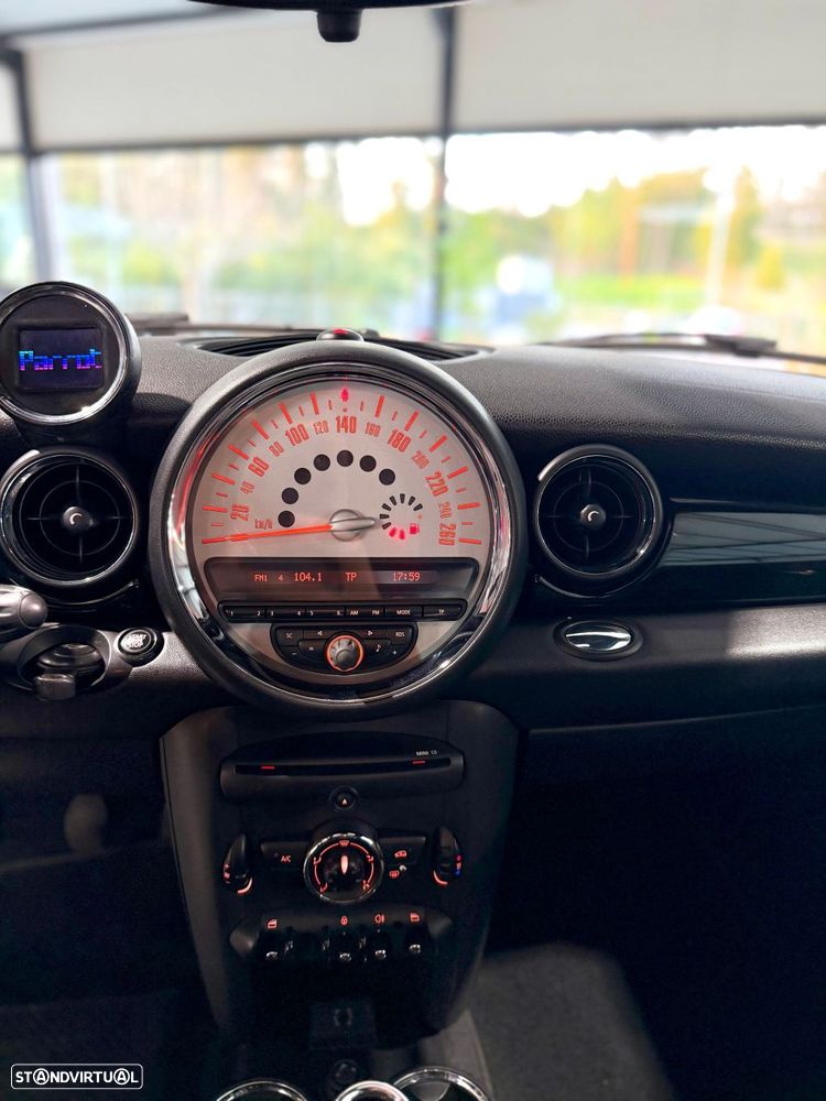 MINI 3 Portas Cooper D - 19