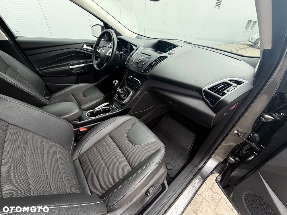 Ford Kuga 1.5 EcoBoost 2x4 Titanium - 32