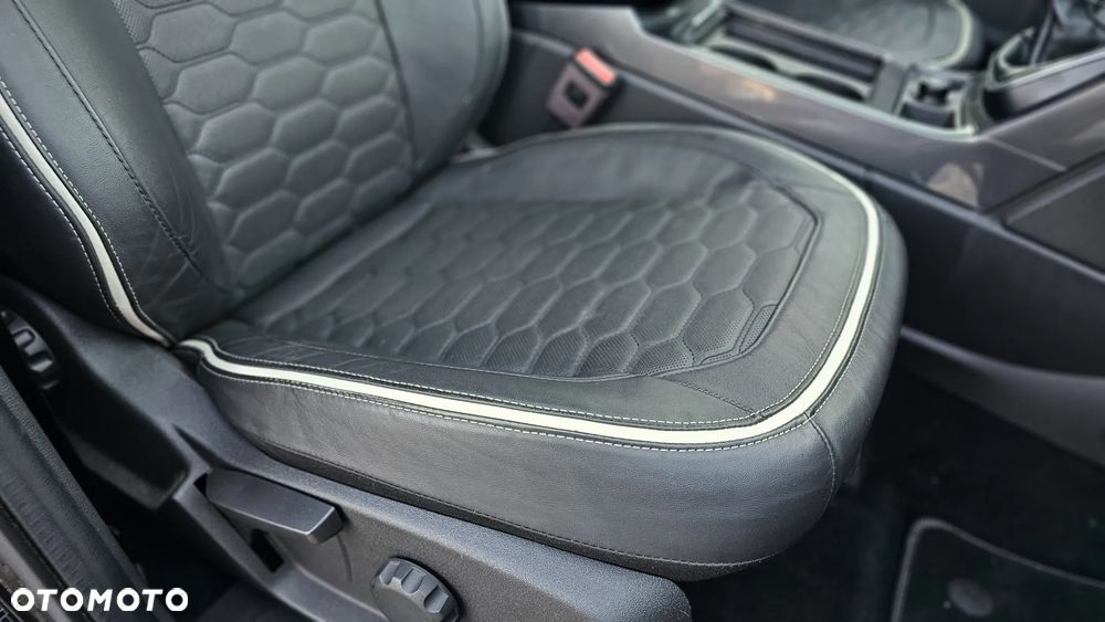 Ford Kuga 2.0 TDCi 2x4 Vignale - 24