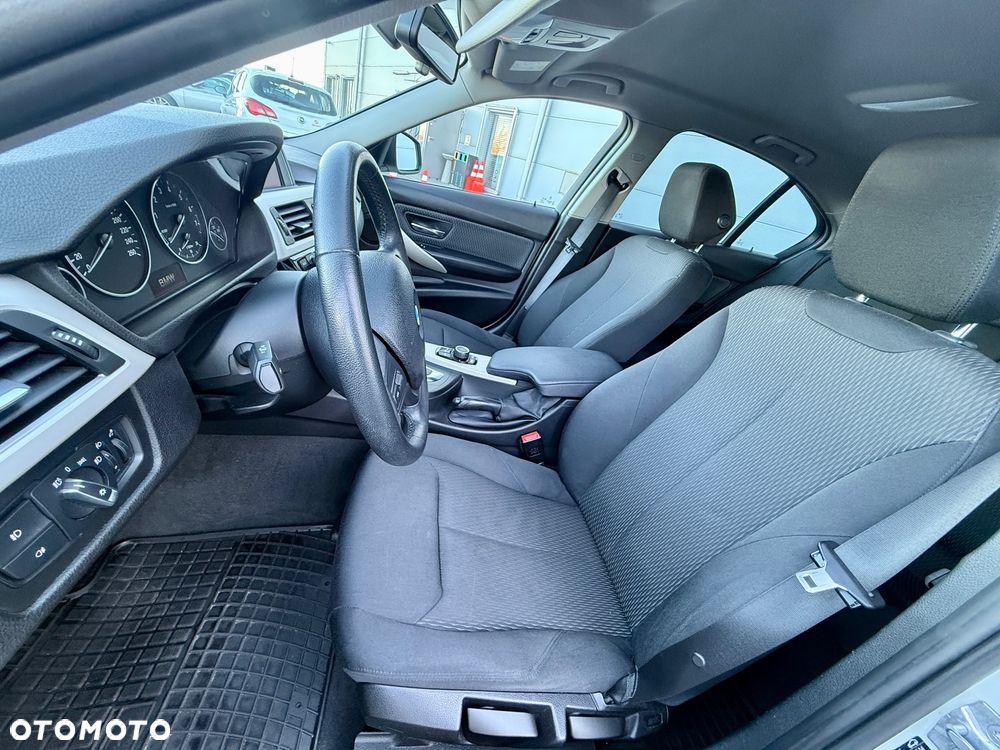 BMW Seria 3 318i - 7