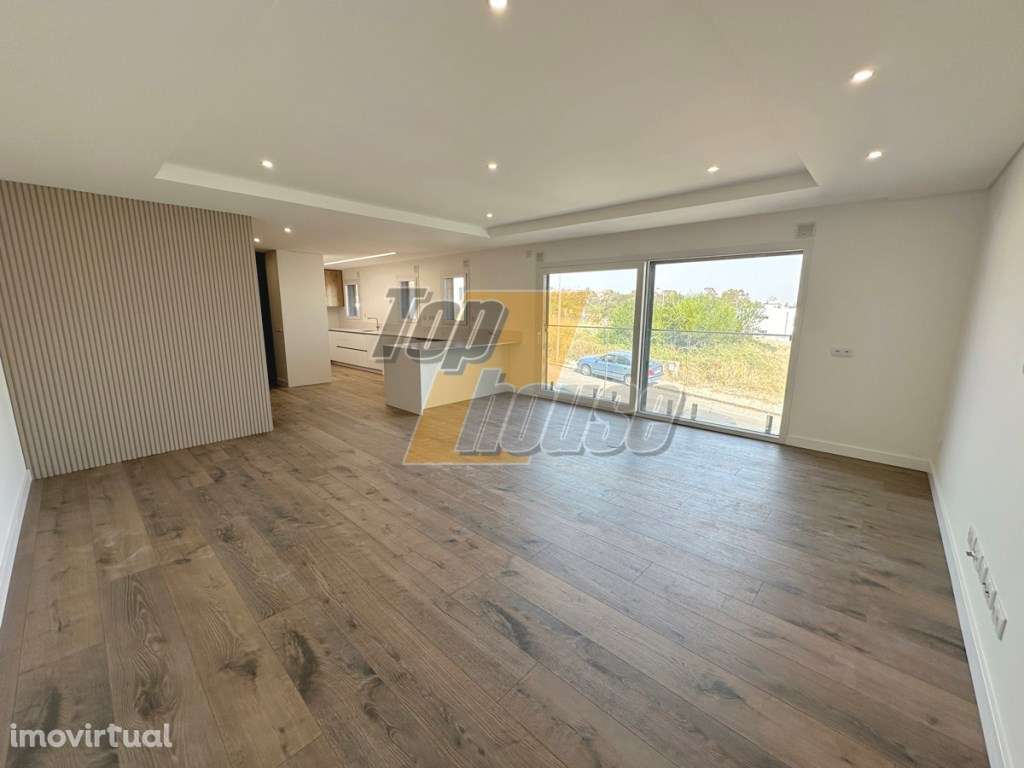 Apartamento T3+2 duplex de luxo com parqueamento - Feijó - Grande imagem: 2/33