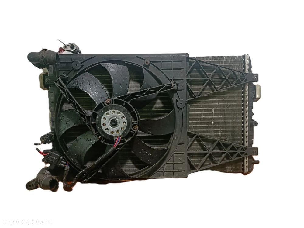 SKODA ROOMSTER 06-15 1,2 B komplet chłodnic BEHR 6Q0121253Q + wentylator * - 4