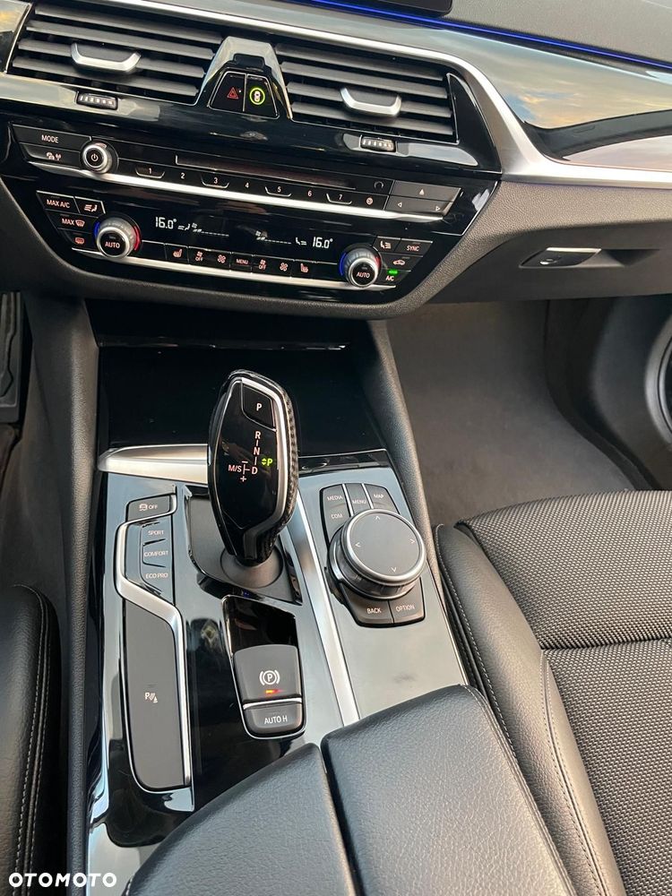 BMW Seria 5 520d xDrive - 12