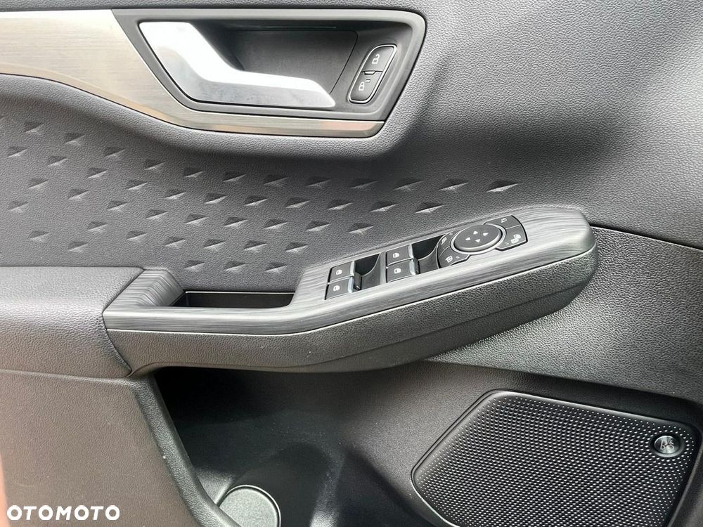 Ford Kuga - 24