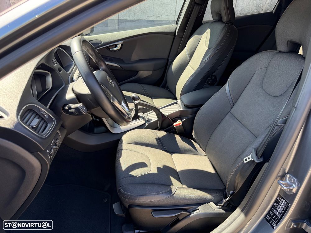 Volvo V40 D3 Momentum - 10