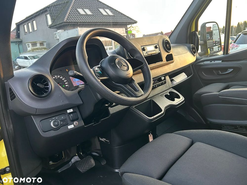Mercedes-Benz Sprinter - 11