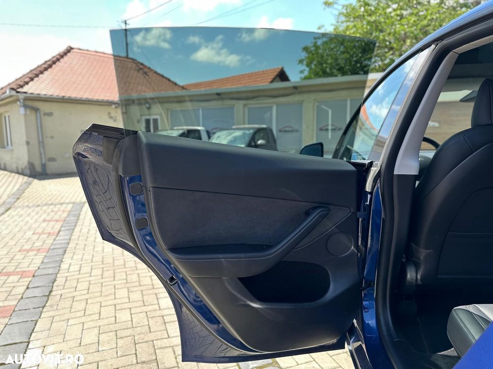 Tesla Model Y Long Range Dual Motor AWD - 40