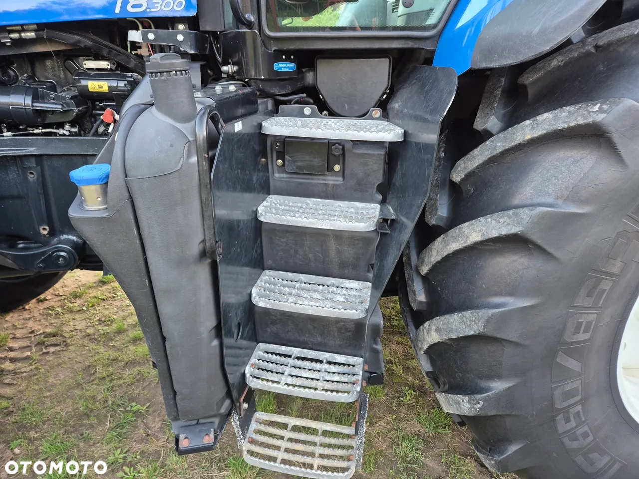 New Holland T8-300 BARDZO ŁADNY Duży traktor GPS - 13