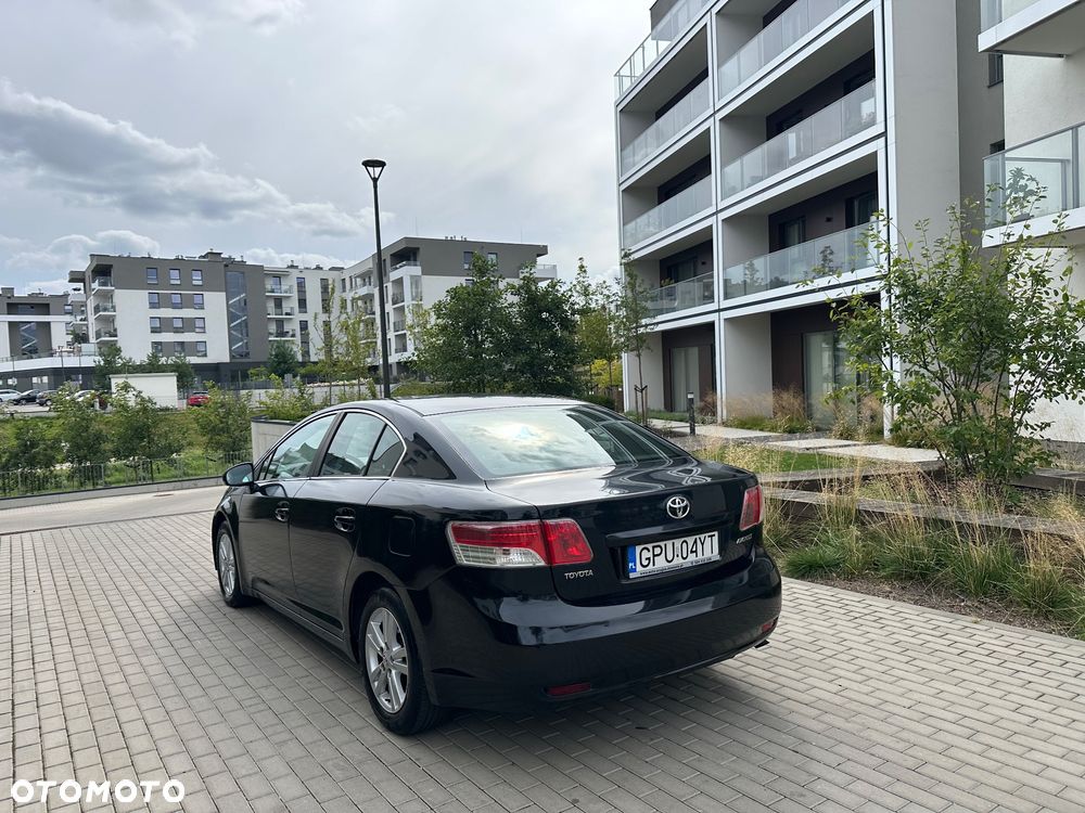 Toyota Avensis 2.0 D-4D Executive - 5