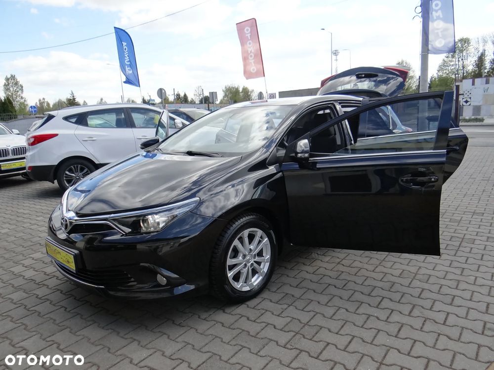 Toyota Auris 1.2 Turbo Team Deutschland - 12