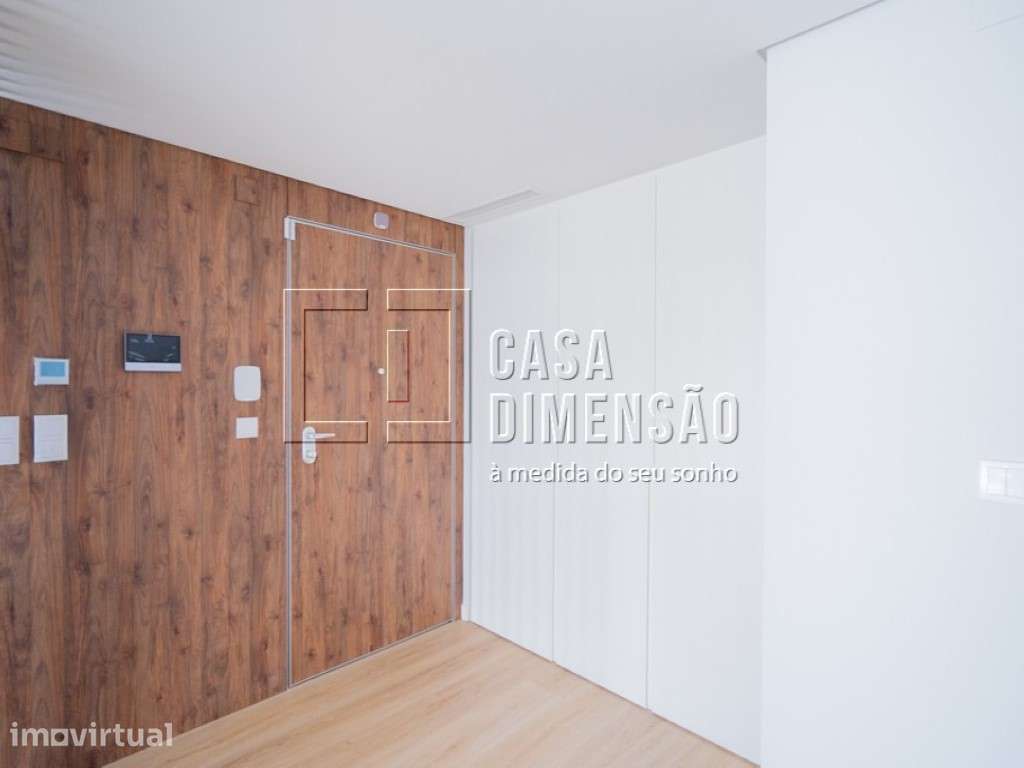 Apartamento de tipologia T3+1 novo com 203m2, com varandas e uma Me... - Grande imagem: 3/60
