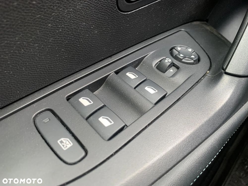 Peugeot 2008 PureTech 130 Allure S&S EAT8 - 11