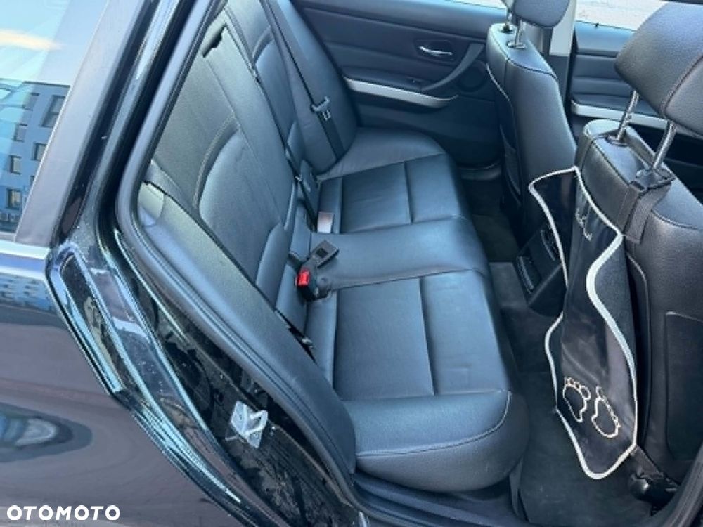 BMW Seria 3 325i xDrive - 13